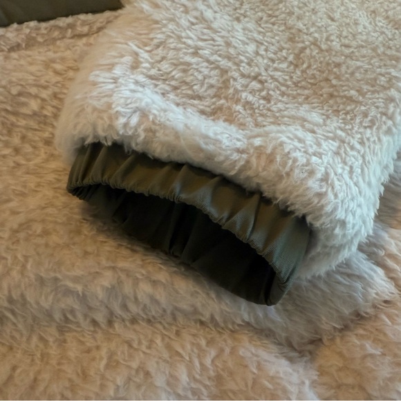 Vuori Cream and Olive Sherpa Sweatshirt - Picture 4 of 11